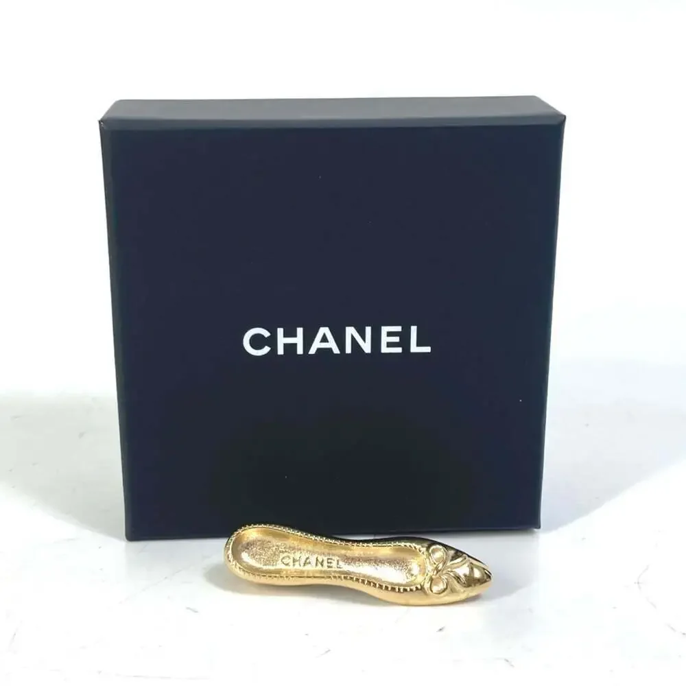 CHANEL Gold Brooch - Picture 11 of 11